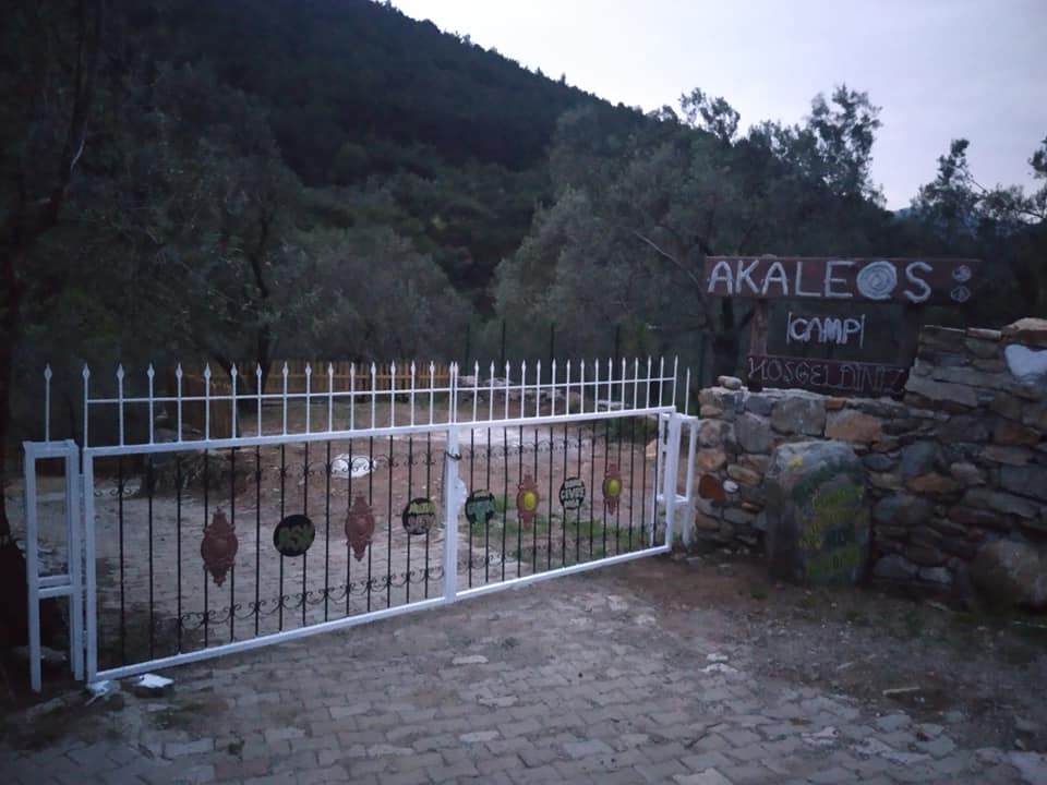 Akaleos Kamp Alanı